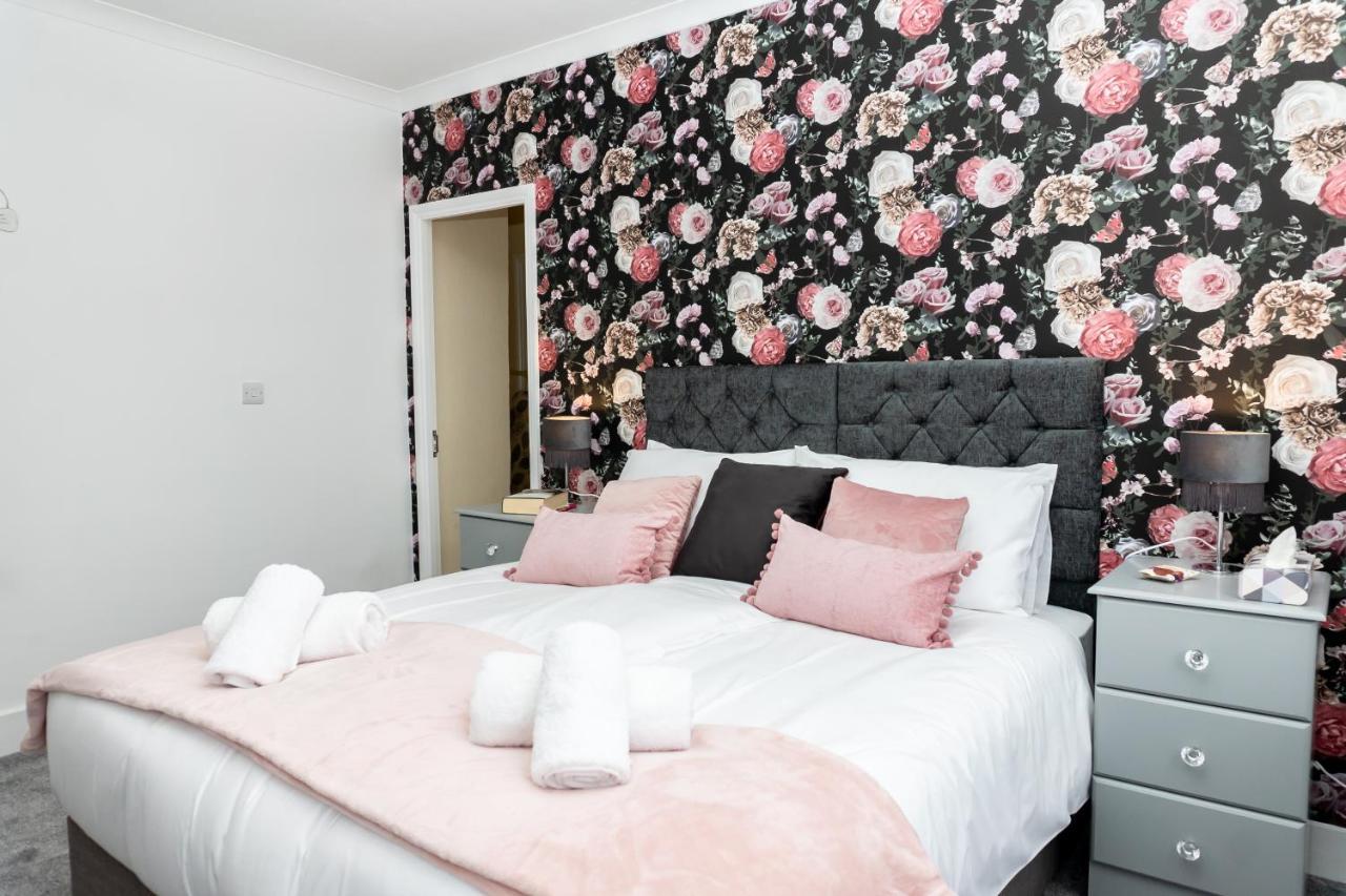 Red Cherry House Уотфорд Экстерьер фото