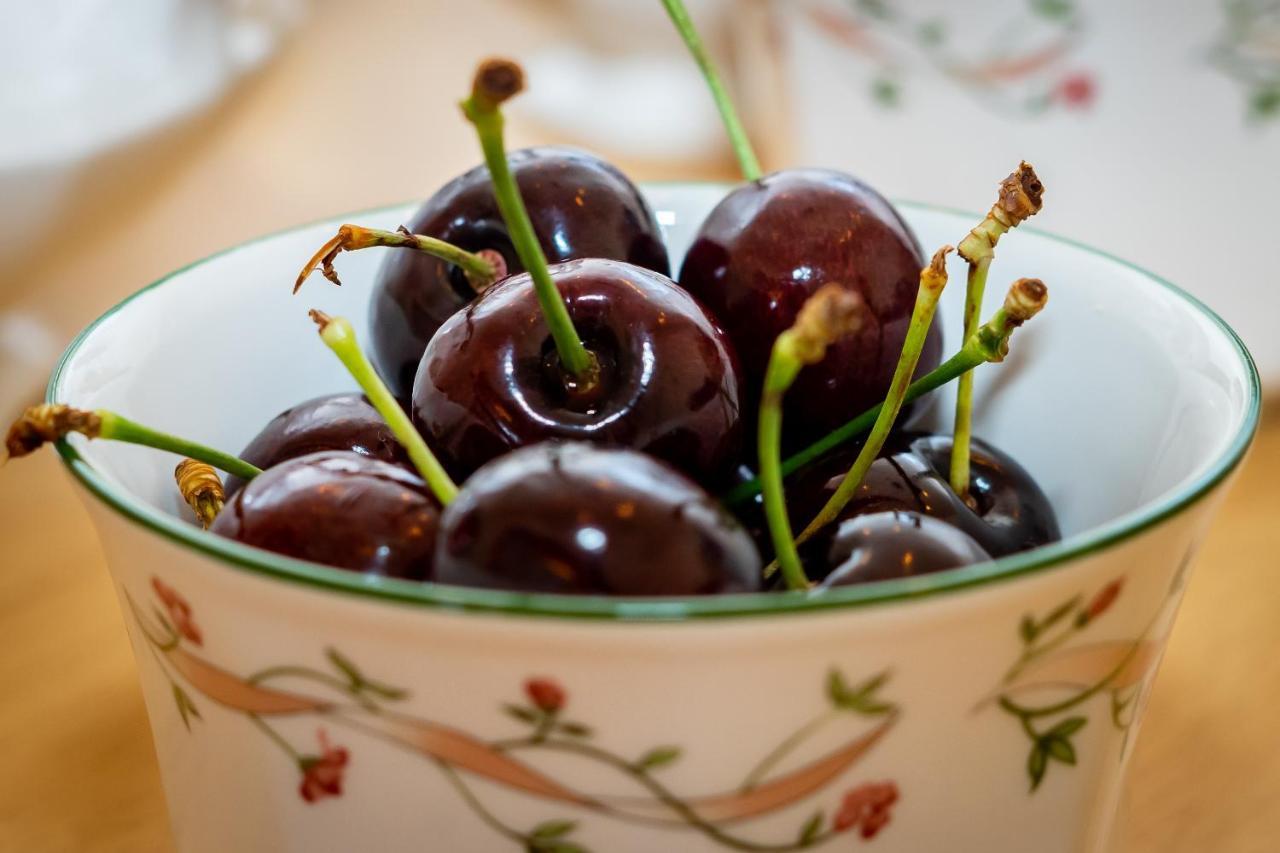 Red Cherry House Уотфорд Экстерьер фото