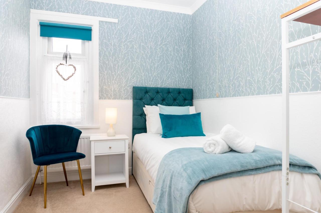 Red Cherry House Уотфорд Экстерьер фото