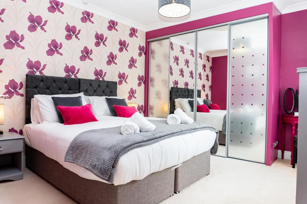 Red Cherry House Уотфорд Экстерьер фото